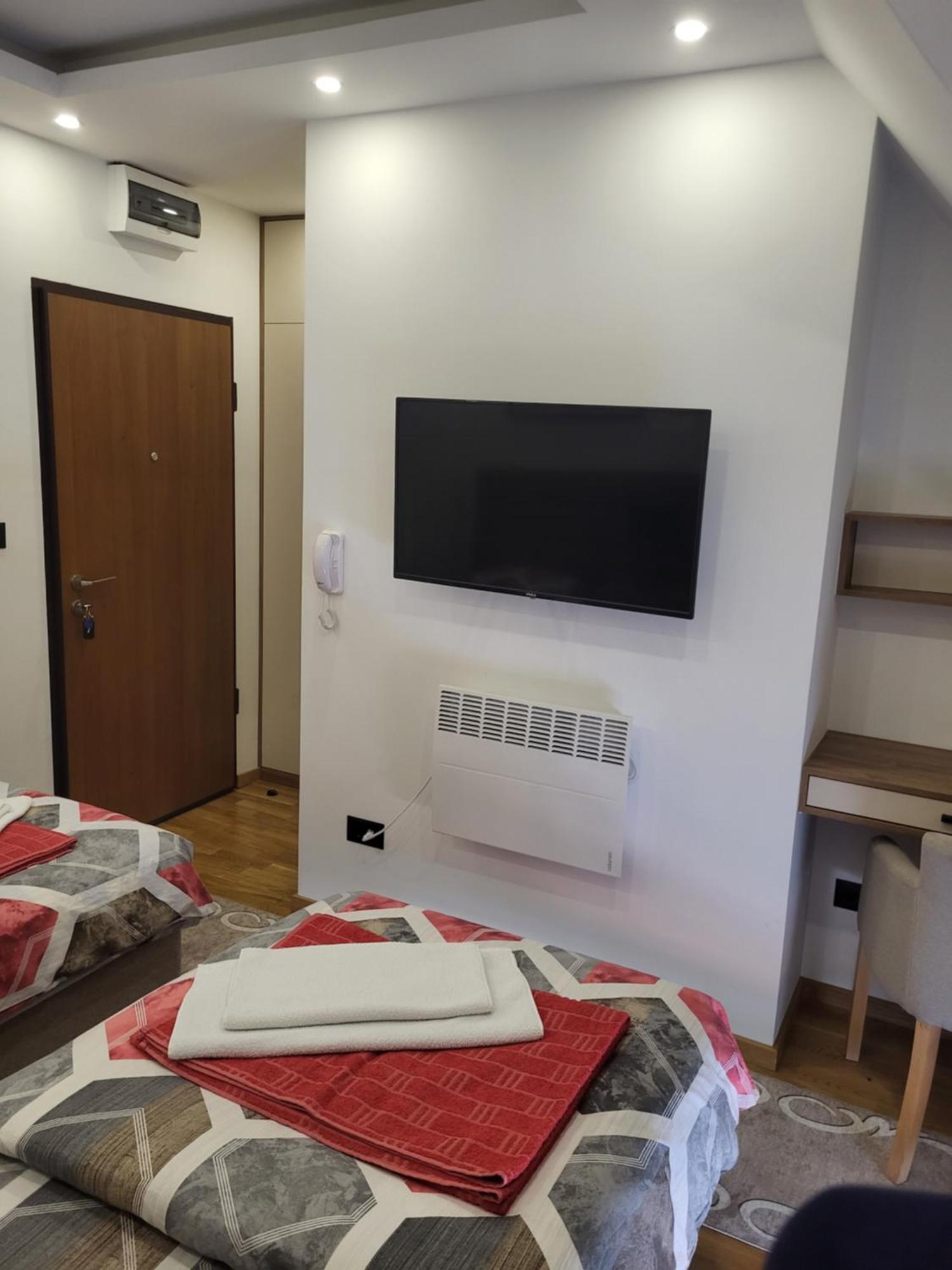 Lux Apartmani Bajova 采蒂涅 外观 照片