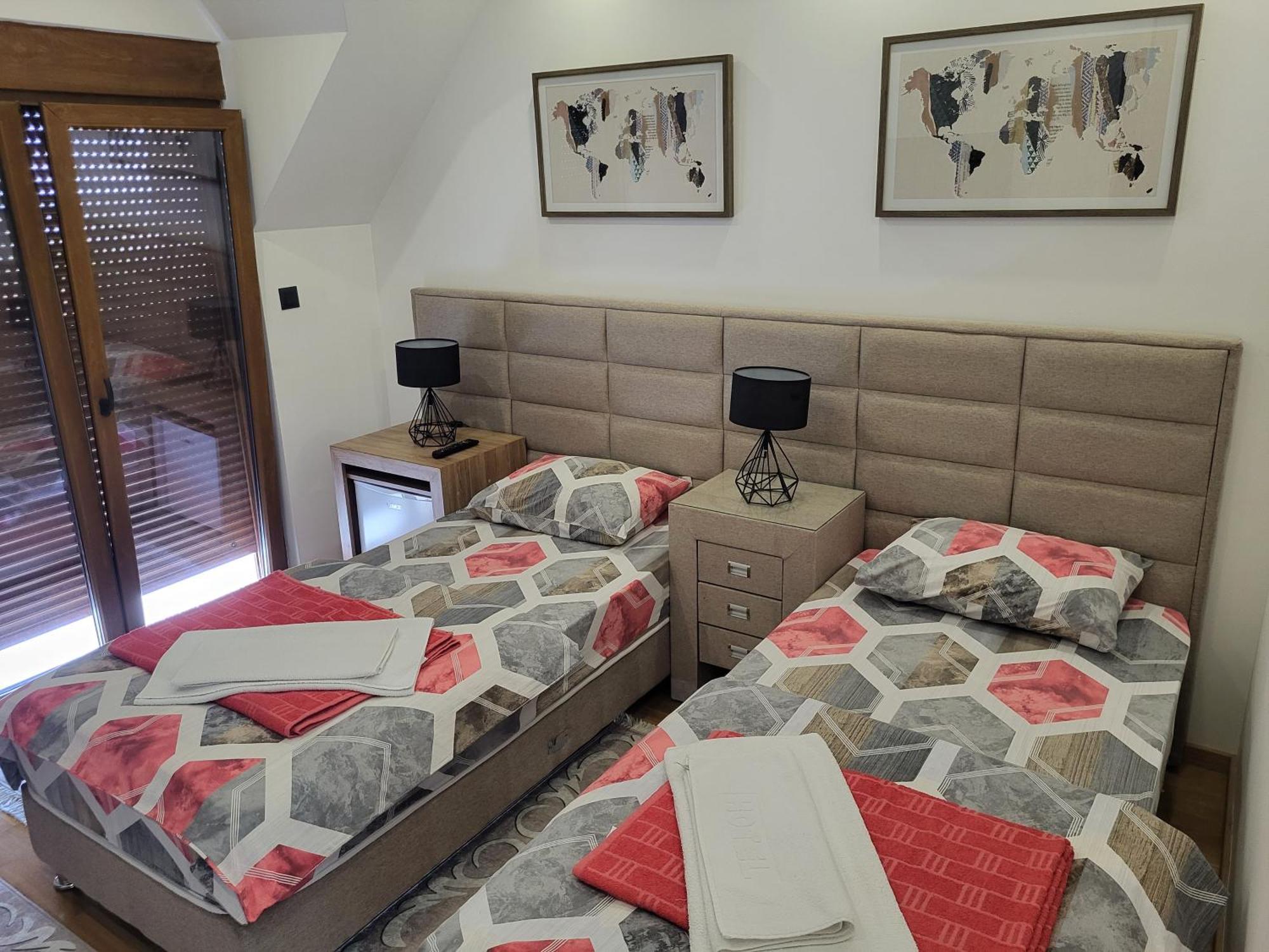 Lux Apartmani Bajova 采蒂涅 外观 照片
