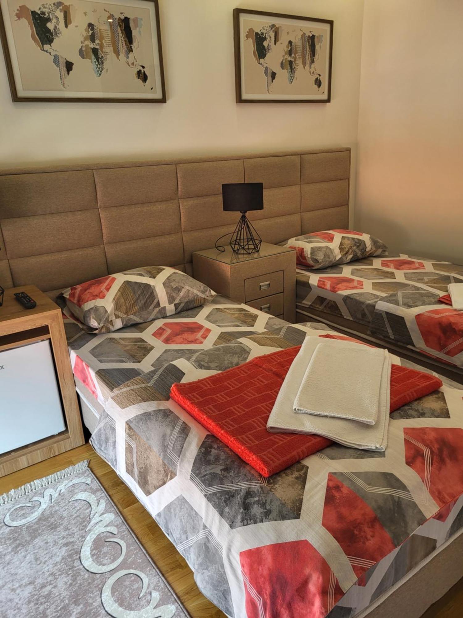 Lux Apartmani Bajova 采蒂涅 外观 照片